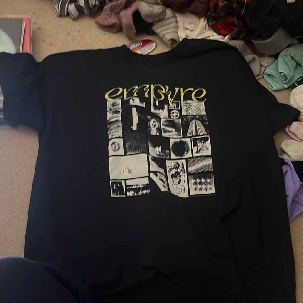 EMPYRE GRAPHIC PRINT T SHIRT